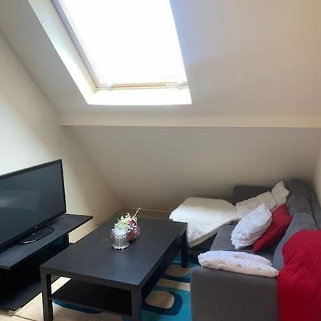 Studio Meuble Dans Une Maison Limay Bagian luar foto