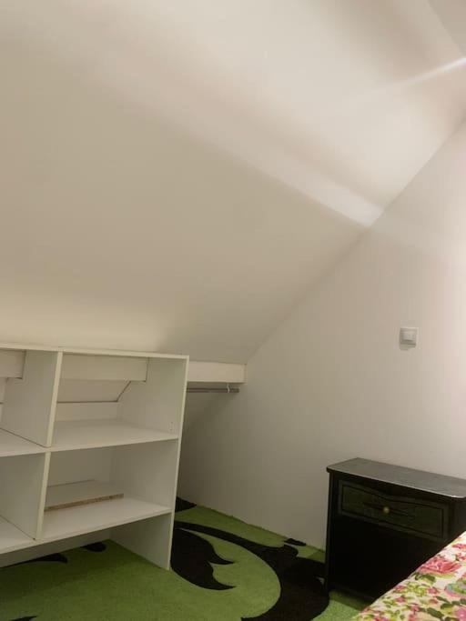 Studio Meuble Dans Une Maison Limay Bagian luar foto